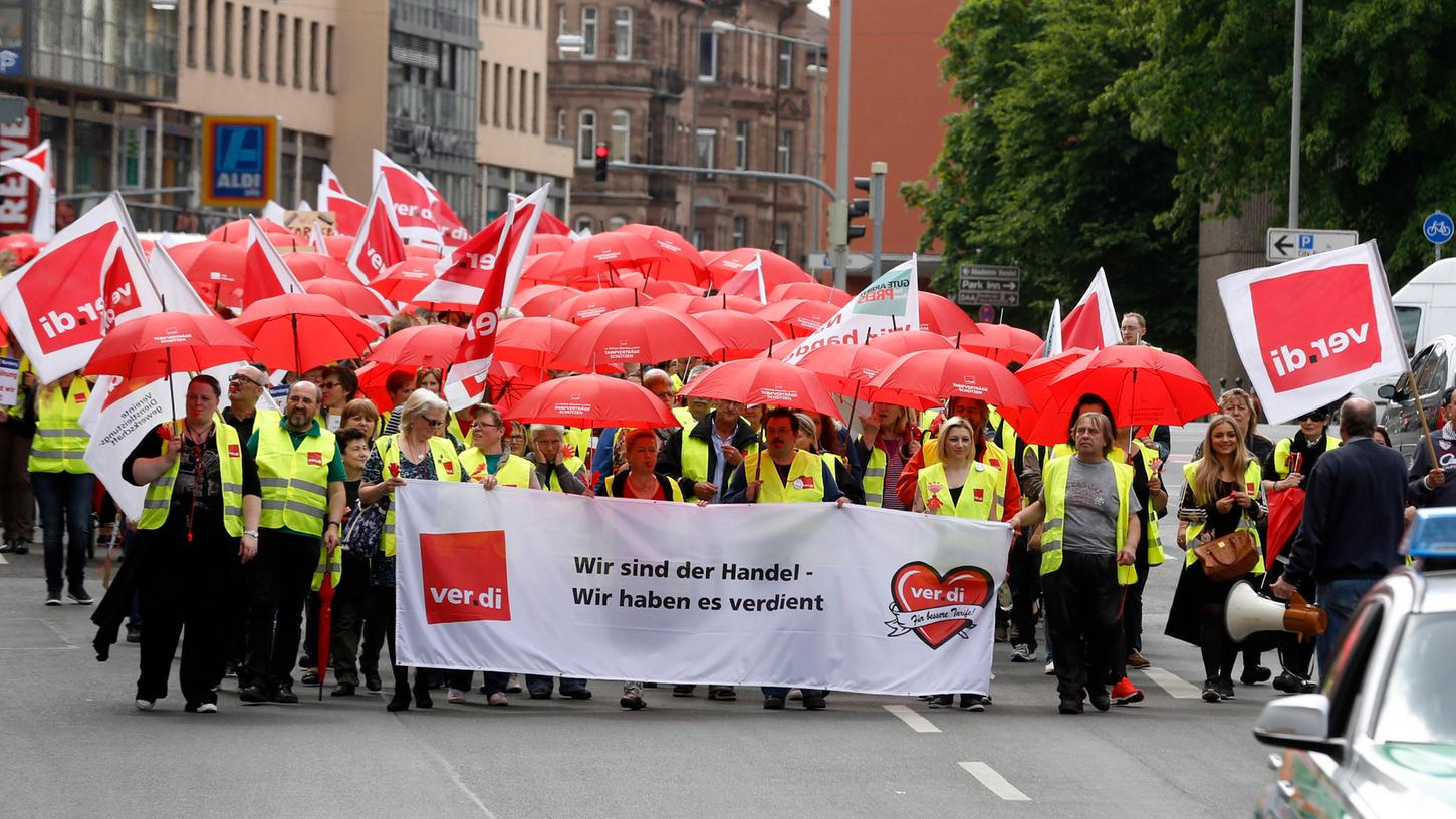 Die Mitarbeiter der Verkehrsüberwachung treffen sich am Freitag um 10 Uhr zur Streikversammlung vor dem Gewerkschaftshaus am Kornmarkt. (Symbolbild)