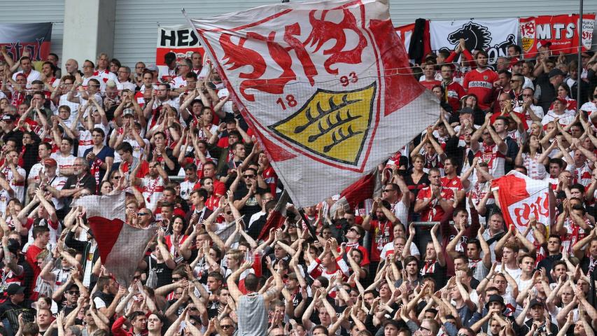 Zittern mussten dagegen die Gäste-Fans des VfB Stuttgart, die mit nach Paderborn gereist waren.