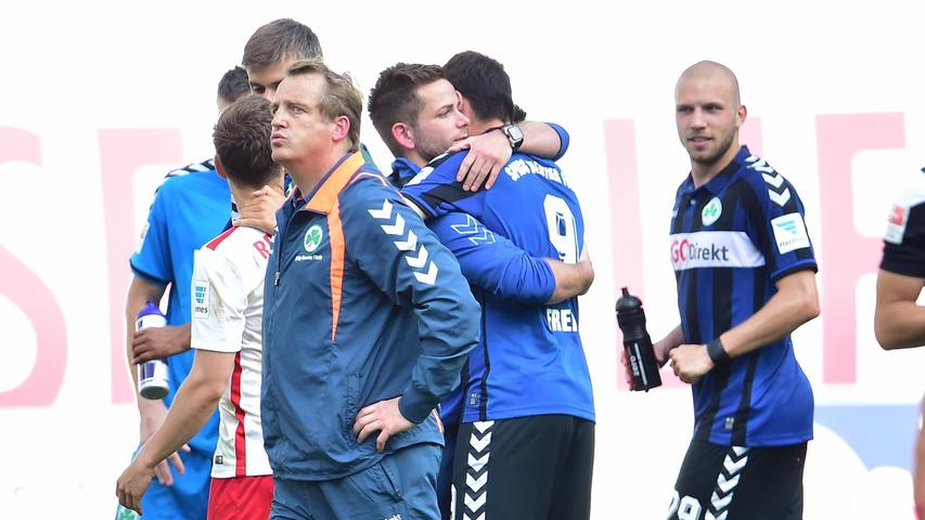 Doch es reicht! Die Spielvereinigung Greuther Fürth hält die Klasse, darf trotz der Niederlage in Leipzig nächstes Jahr in der 2. Fußball-Bundesliga spielen.