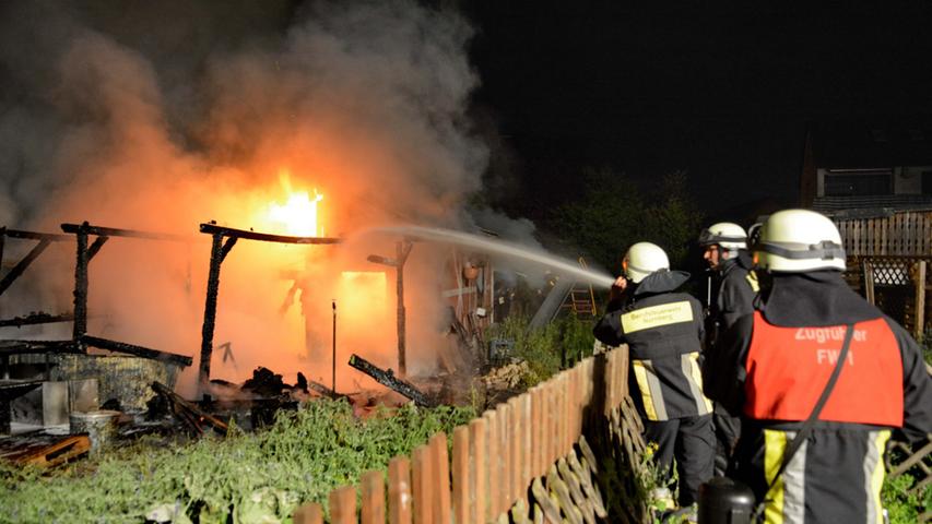 Feuer in Nürnberg Leyh: Gartenhaus brennt nieder