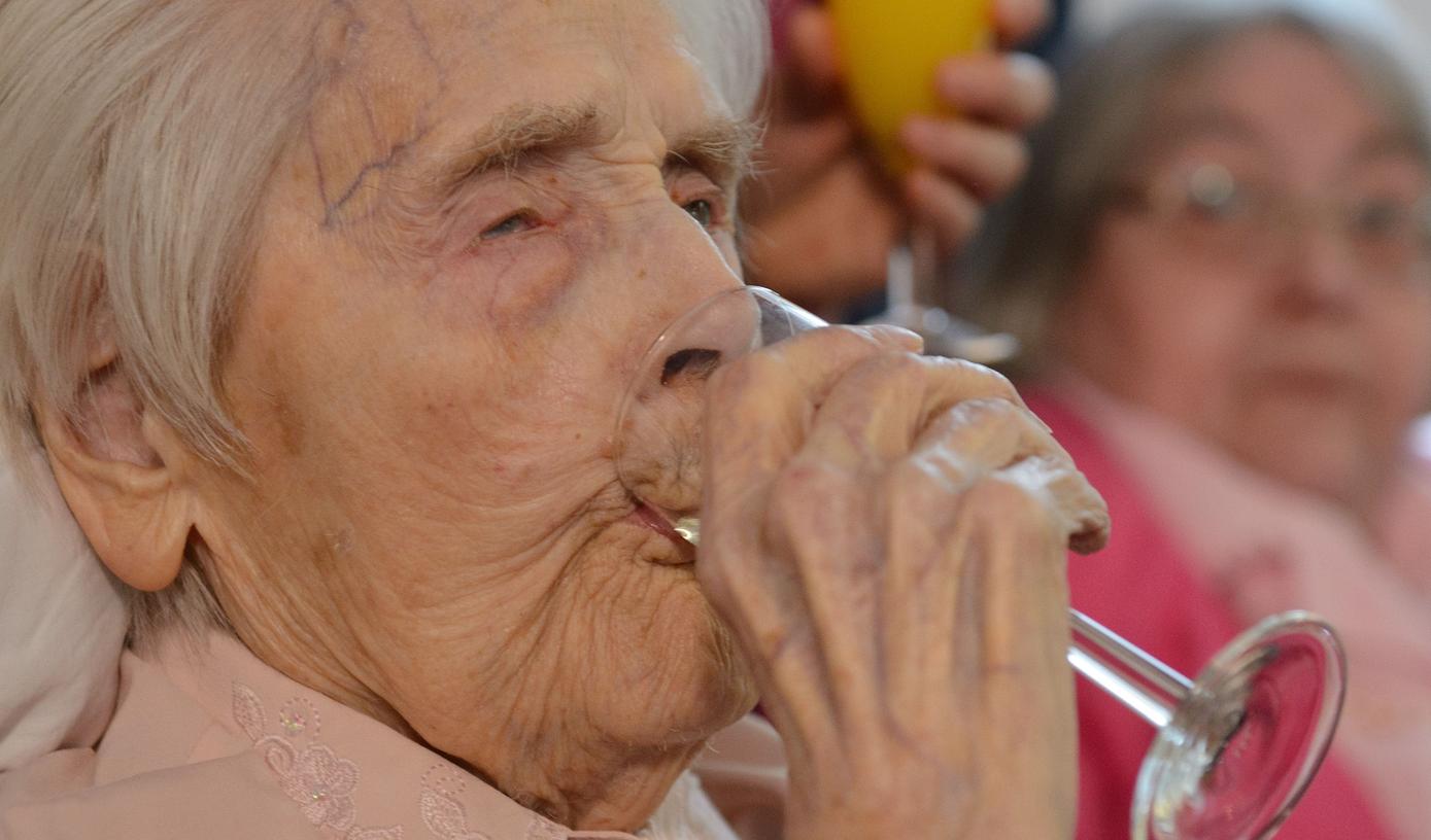 Margarete genießt das Leben in vollen Zügen. Und das scheint ihr gut zu bekommen.