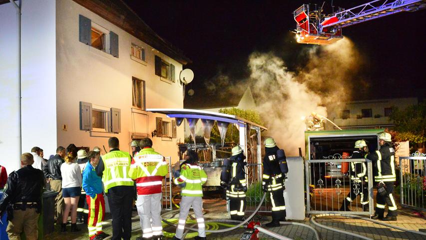 Wohnwagen samt Carport in Erlangen ausgebrannt