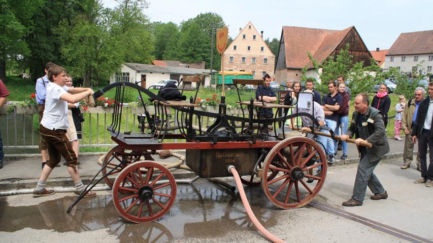 219 historische Bulldogs beim 8. Schleppertreffen in Gauchsdorf