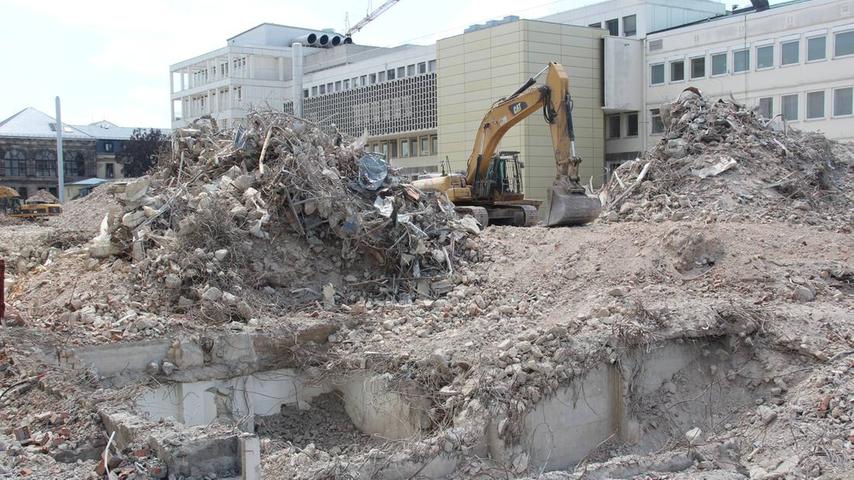 Platz für neues OP-Zentrum: Altes Bettenhaus wird abgerissen