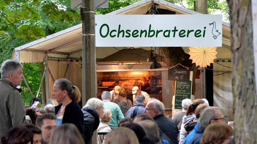 Die Ochsenbrater haben am "Erlangen-Tag" alle Hände voll zu tun.