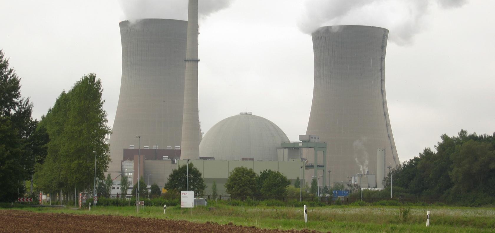 Ein 26-Jähriger brach am Freitagabend in das Gelände des AKW Grafenrheinfeld ein. Dort forderte er unter anderem, das Kernkraftwerk unverzüglich abzuschalten.