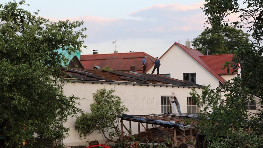 Nach Tornado: Aufräumarbeiten in Ohausen beginnen