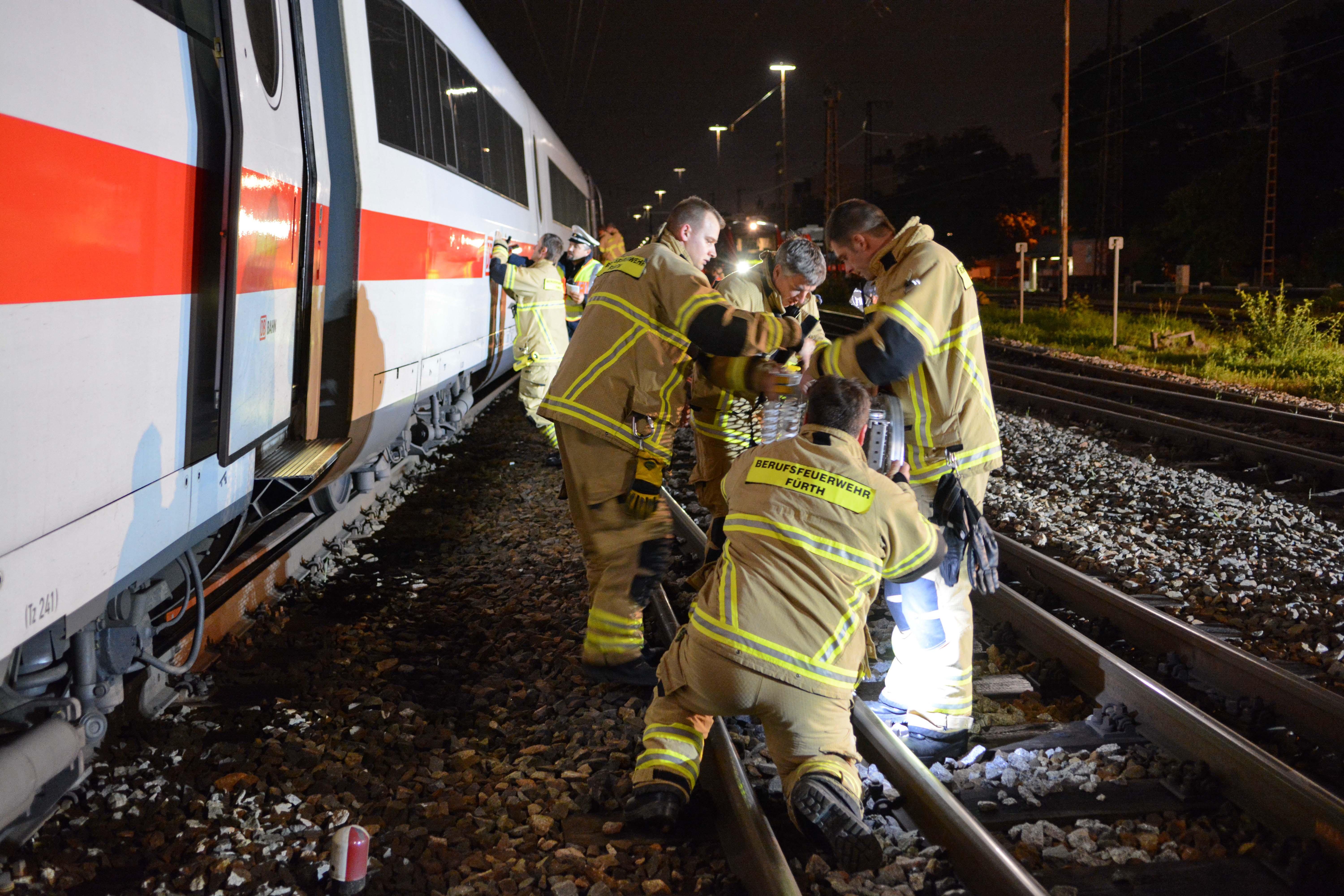 Lauter Knall: ICE hing im Fürther Hauptbahnhof fest