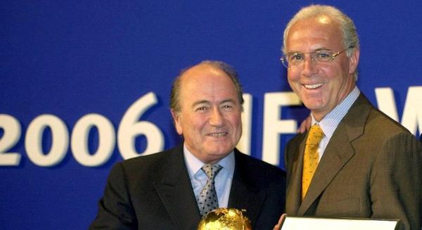 Die Vermutung, dass diese Kaiser-Weisheit mitnichten einen Widerspruch in sich birgt, ist absolut gerechtfertigt - weil so ziemlich alles, was die Lichtgestalt anfasst, zu Gold wird und sich selbst die mächtige FIFA seinem Willen beugte. Ohne ihn hätte es Sommermärchen 2006 so nicht gegeben, ja, tatsächlich hat wohl er allein die WM nach Deutschland geholt. Knapp war es dennoch: In der dritten Abstimmungsrunde setzte sich die Bundesrepublik mit 12:11 Stimmen gegen Südafrika durch.