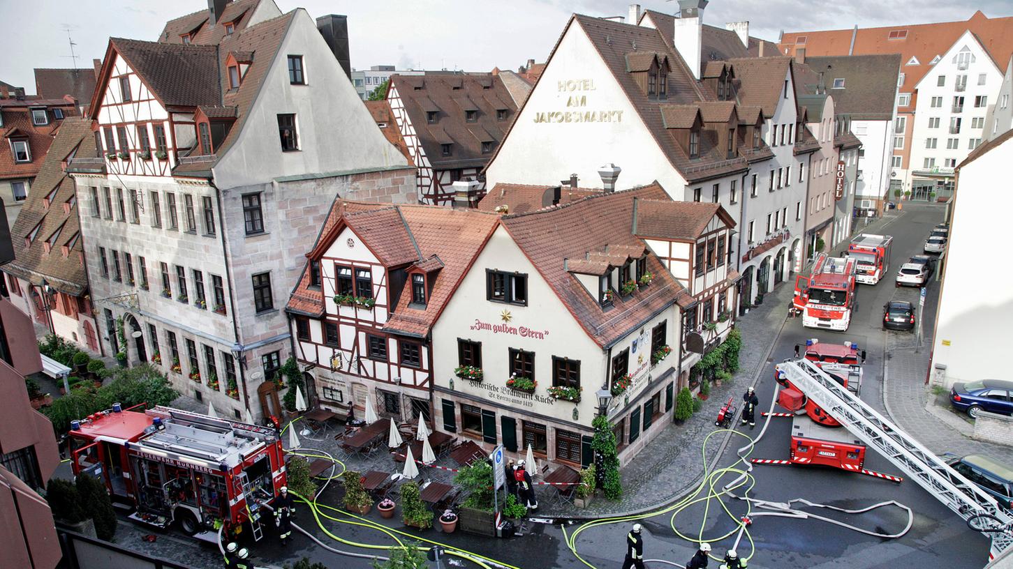 Erst Ende Mai kam es zum Brand in der historischen Bratwurstküche mitten in Nürnberg.