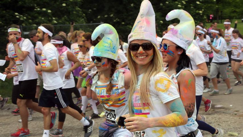 Color Run in Nürnberg: Laufen bis die Farbbeutel explodieren
