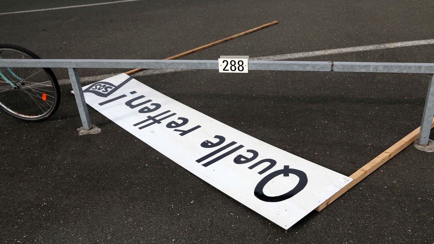 Kreative wollen Quelle retten: Ein Straßenfest mit Protest Kreative wollen Quelle retten: Ein Straßenfest mit Protest