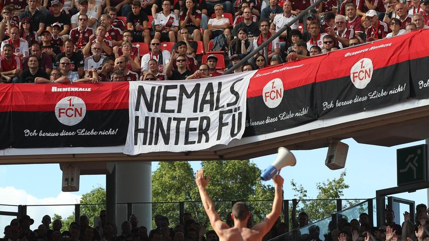 Auf einem entäuschendem neunten Platz endete eine ereignisreiche Saison 2014/15 für den 1. FC Nürnberg. Nach der Sommerpause kann der Club erneut versuchen, in die 1. Liga aufzuteigen. Sollte das auch dieses Mal nicht gelingen, so möge der fränkische Altmeister wenigstens vor dem Nachbarn landen.