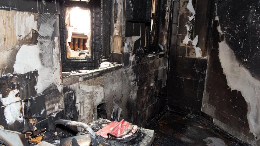 "Die Spurenlage lässt keinen anderen Schluss als Brandstiftung zu", sagte ein Polizei-Sprecher am Montag.