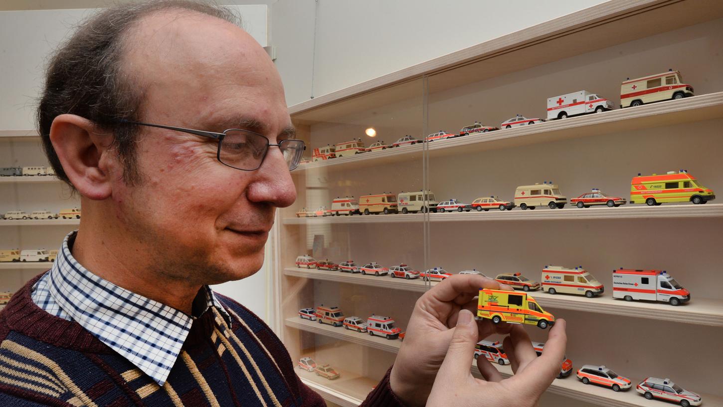 Blaulicht-Parade: Über 250 Spielzeugautos im Burgerhäusl