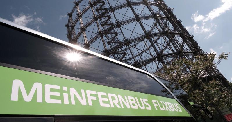 Per Bus zum Eiffelturm - Fernbusse greifen Billigflieger an