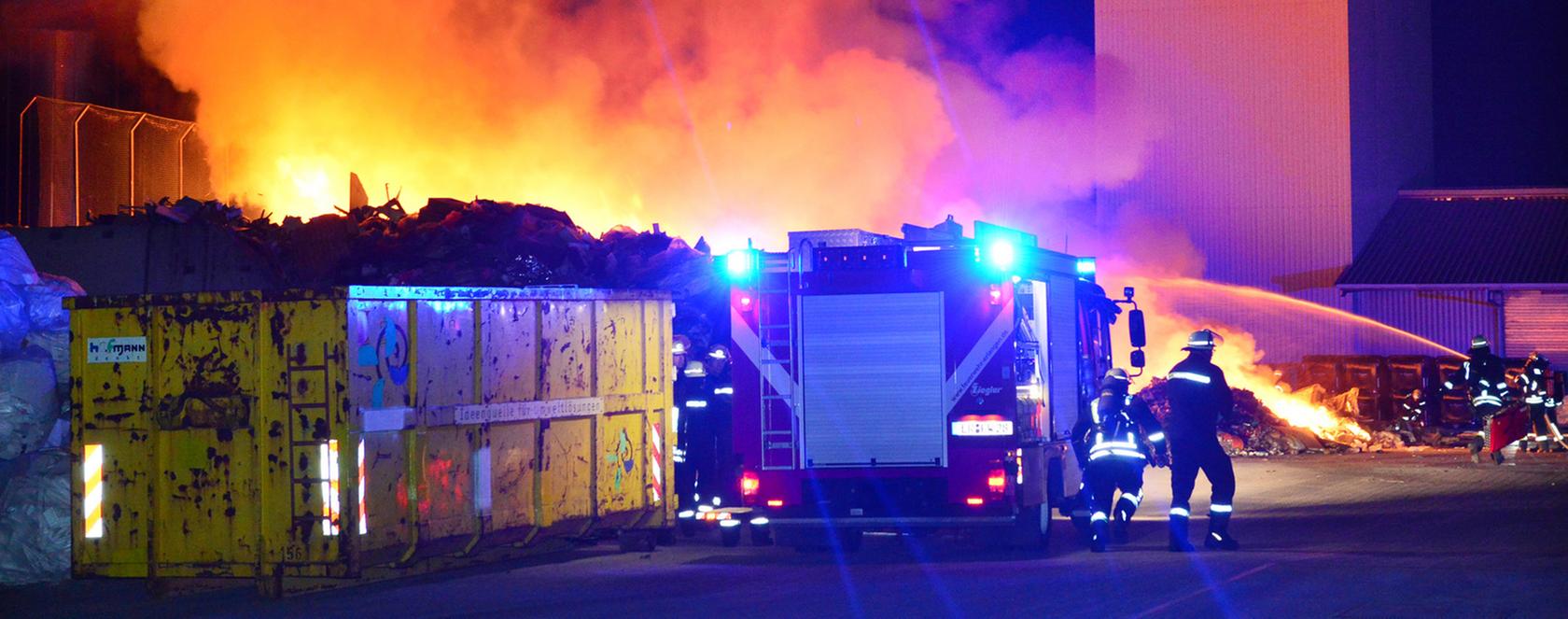 Auf dem Gelände der Müllentsorgungsfirma am Erlanger Hafen kam es zu einem Brand.