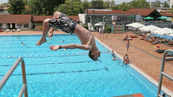Fit mit Wassersport im Freibad