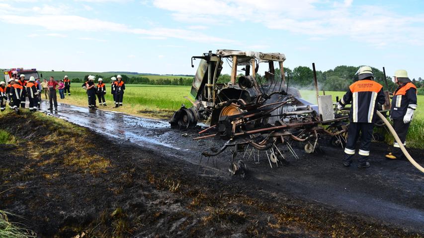 Brand bei Fiegenstall: Traktor komplett zerstört