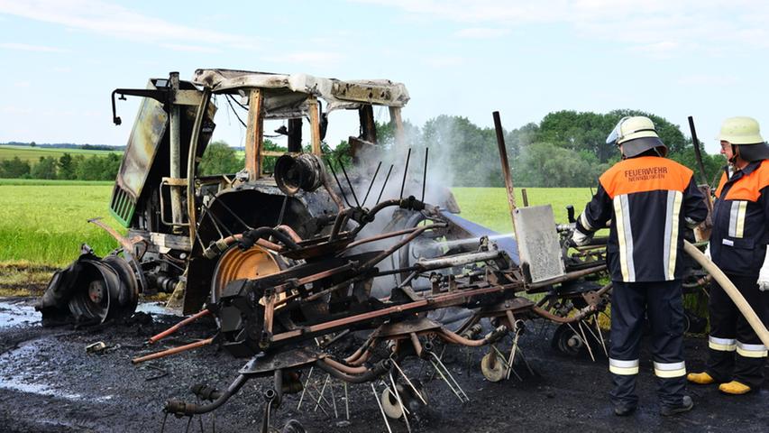 Brand bei Fiegenstall: Traktor komplett zerstört