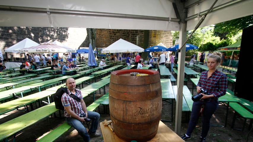 Das 18. Fränkische Bierfest im Burggraben ist eröffnet