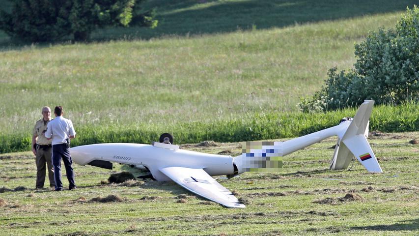 Pilot schwer verletzt: Segelflugzeug stürzt ab