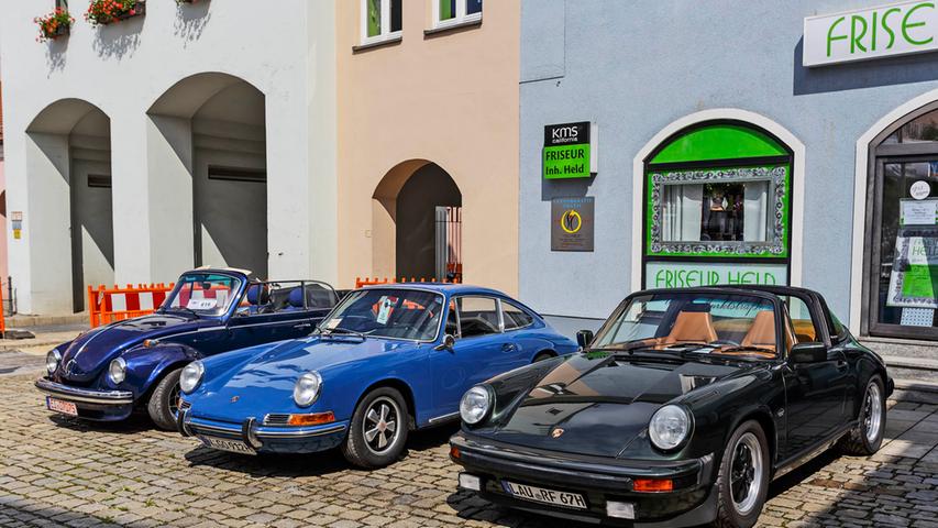 Vor dem Unteren Tor wird der Genius des genialen Konstrukteurs Ferdinand Porsche gefeiert - in verschiedenen Varianten...