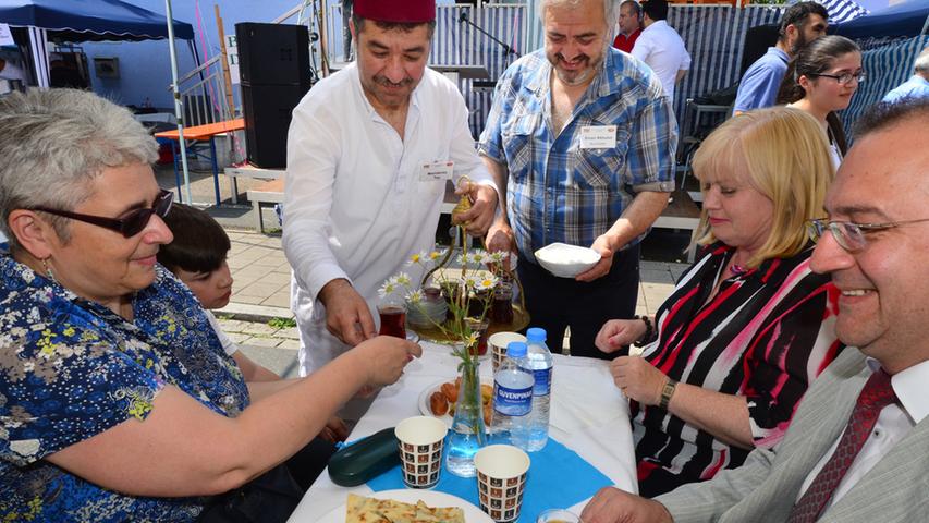 Traditionelle Küche und Musik beim Erlanger Straßenfest der DITIB