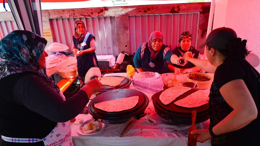 Traditionelle Küche und Musik beim Erlanger Straßenfest der DITIB