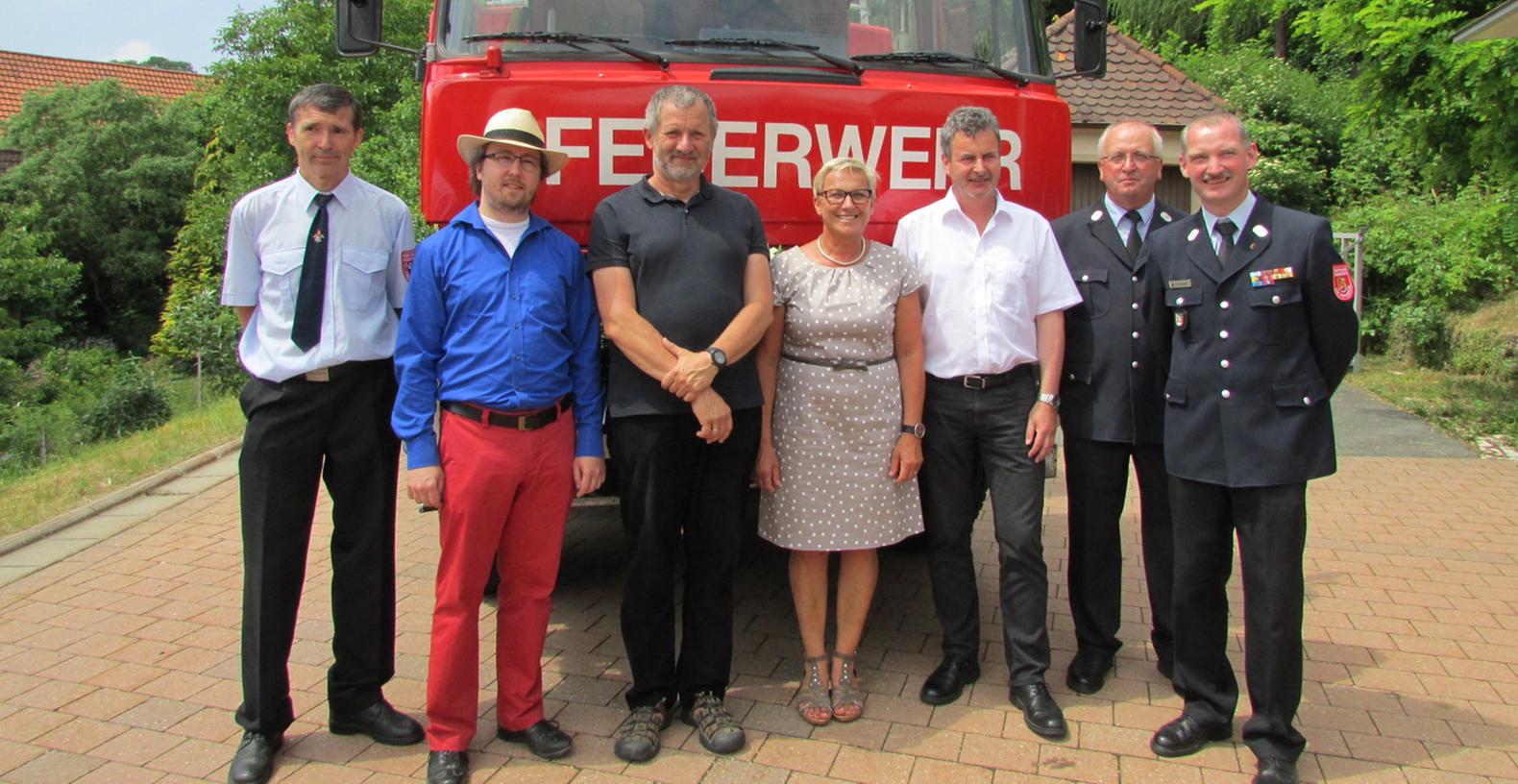 FF Thuisbrunn tauscht Oldtimer-Schlauchwagen ein FF Thuisbrunn tauscht Oldtimer-Schlauchwagen ein