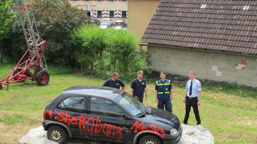 Die Thuisbrunner Feuerwehr demonstrierte in einem Schauprogramm die Bergung aus einem Fahrzeug.