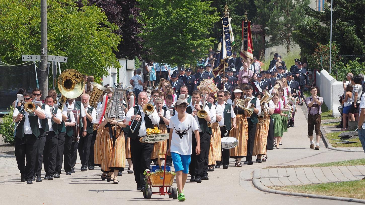 Den größten Festumzug seit langem durften Schaulustig in Veitserlbach bestaunen.