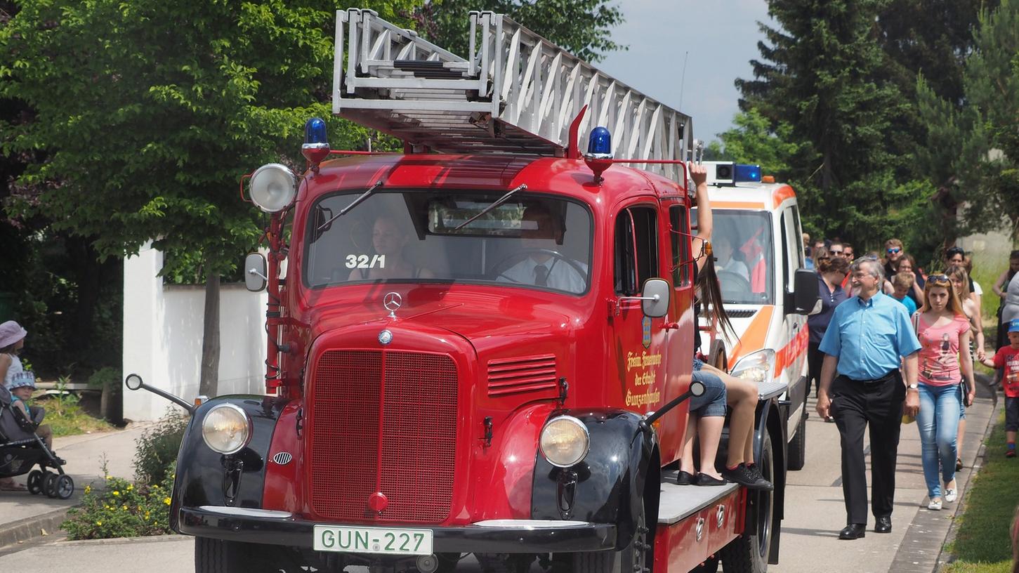 Umzüge mit Musikgruppen und historischen Fahrzeugen sind ein fester Bestandteil jedes Feuerwehrfests - so auch bei den Feierlichkeiten, die 2019 in der Region anstehen.