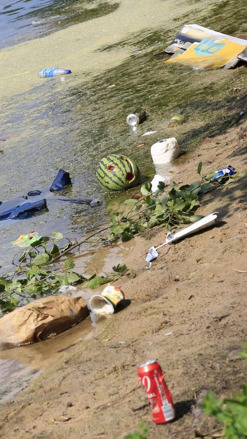 Dosen, Klopapier und Plastik: RiP im Zeichen des Mülls