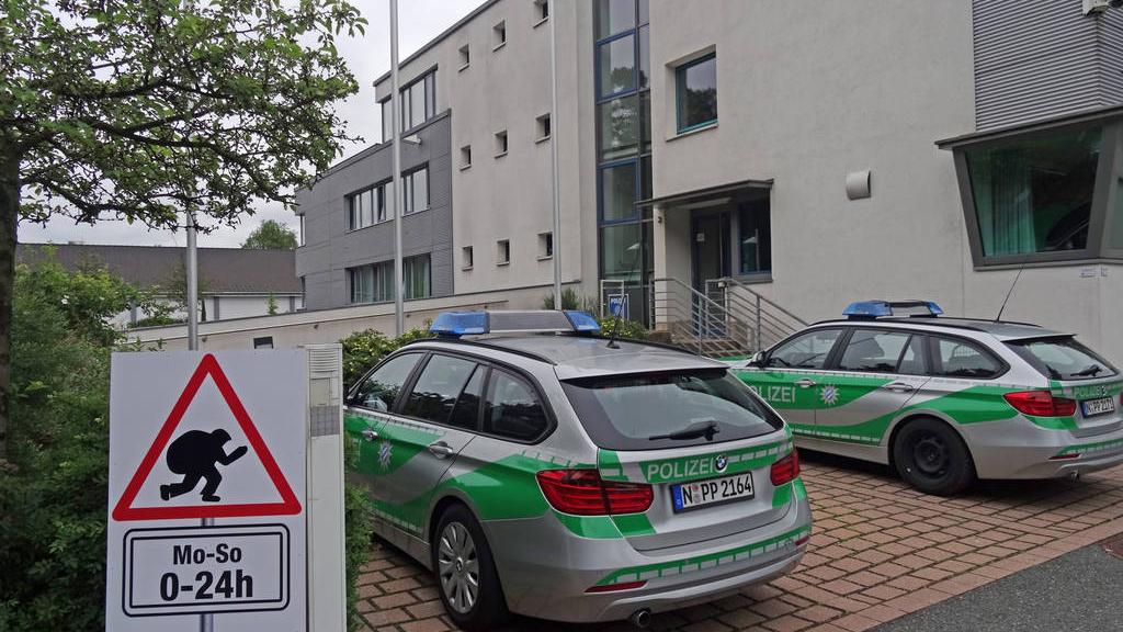 Die größte Polizeidienststelle im Nürnberger Land befindet sich ab 1. April 2016 in Altdorf. Denn dorthin wird die Polizeiinspektion aus Feucht (hier im Bild) hinverlegt.