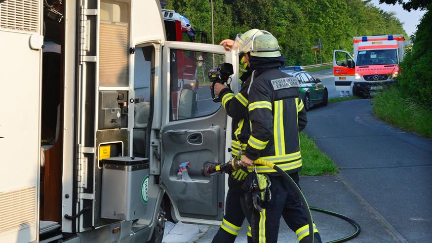 Erlangen: Wohnmobil gerät auf Straße St. Johann in Brand