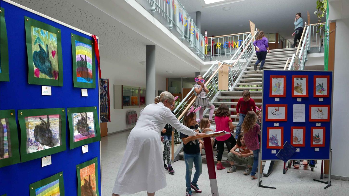 Künstlerin weckt Fantasie von Schulkindern Künstlerin weckt Fantasie von Schulkindern