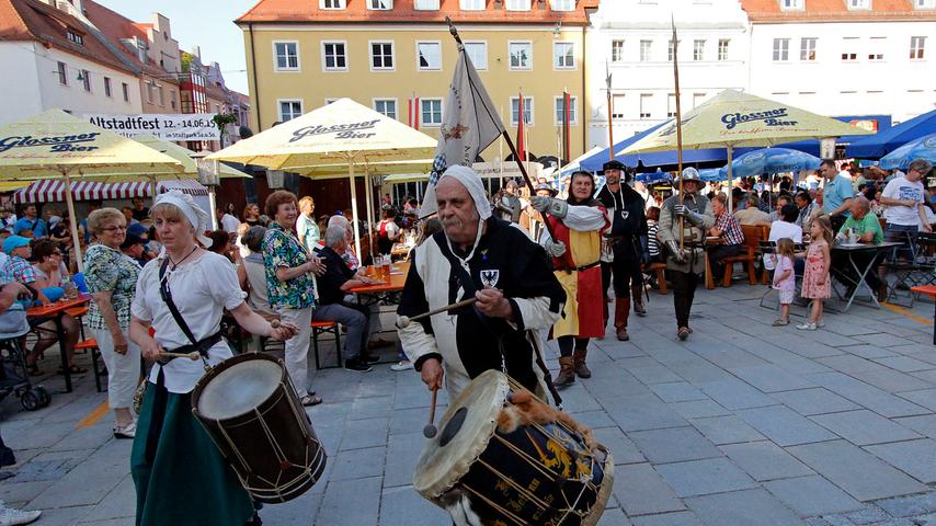 Neumarkter Altstadtfest startet bei traumhaftem Wetter