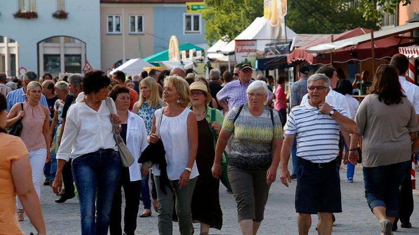 Neumarkter Altstadtfest startet bei traumhaftem Wetter