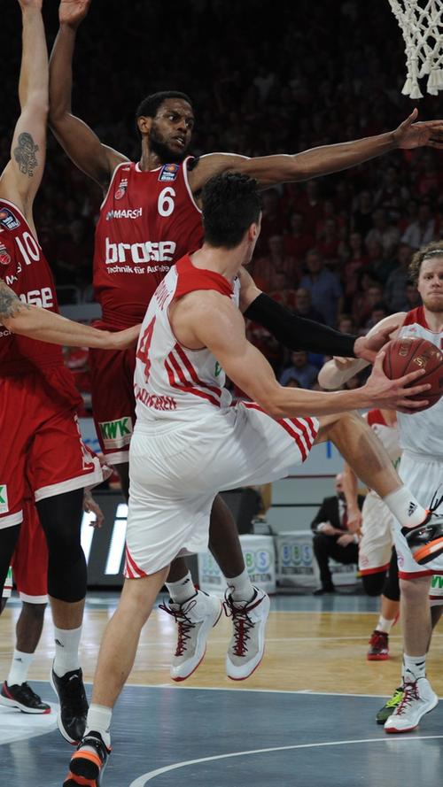 91:79 gegen den FCB: Brose Baskets legen in Playoffs vor