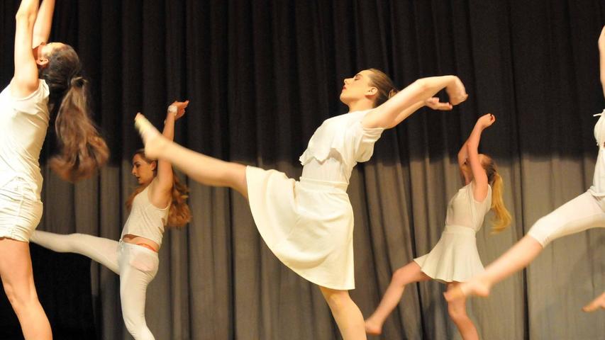 Rednitzhembach: „Glück ist ...“ Ballett mit 30 jungen Tänzerinnen