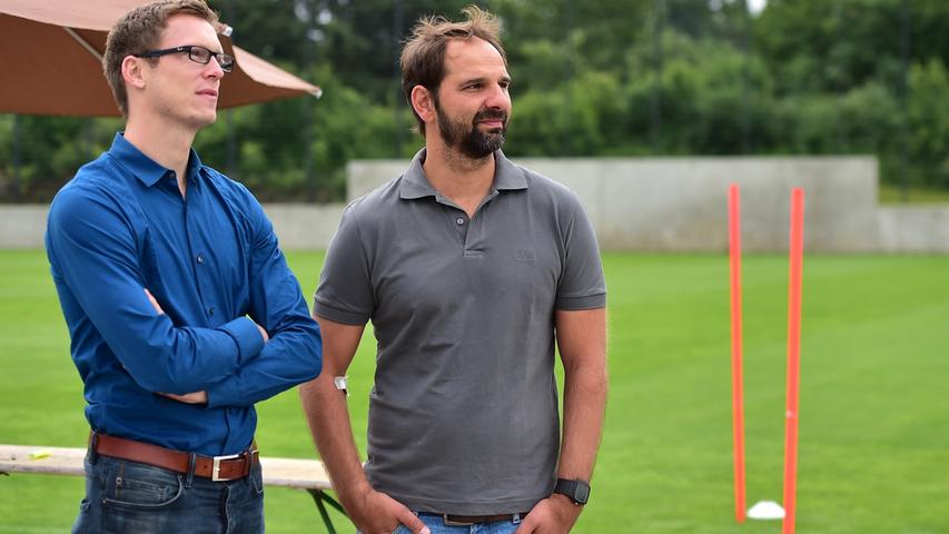 Unter der Beobachtung von Neu-Trainer Stefan Ruthenbeck und Fußball-Direktor Michale Mutzel müssen sich die Spieler im Ausdauer- und Kraftbereich beweisen.