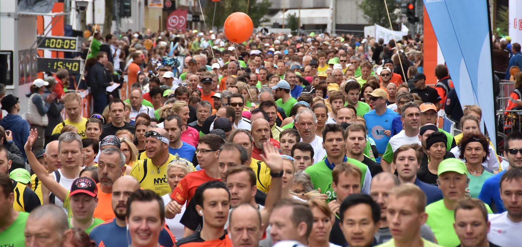 Beim Metropolmarathon 2015 gingen etwa 4300 Läufer an den Start.
