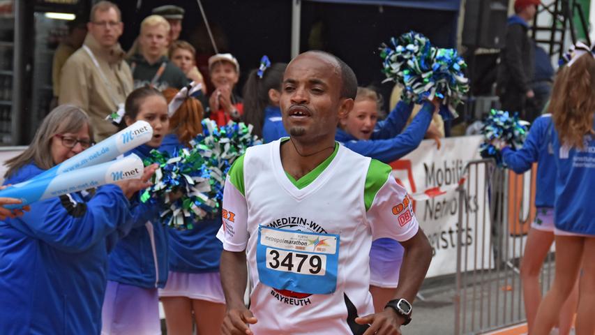 Getachew Endisu siegte über die Halbmarathon-Distanz in einer Stunde und acht Minuten. Der Äthiopier gewann 2014 auch den 
 Fränkische-Schweiz-Marathon.