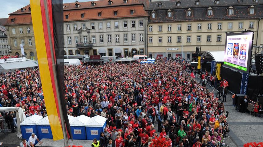 Mit 3000 Fans: Bamberger Meisterfeier am Maxplatz