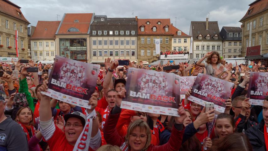 Mit 3000 Fans: Bamberger Meisterfeier am Maxplatz