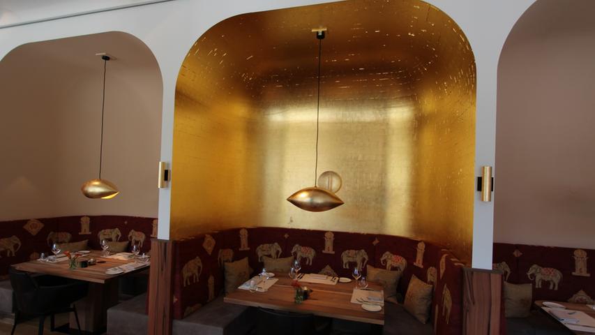 Schwabacher Blattgold ist auch beim G7-Gipfel 2015 in Elmau dabeigewesen. Dort wurde die Wand einer muschelförmige Sitznische im Speisesaal vergoldet. Nachdem die Sitznischen links und rechts davon nicht vergoldet sind, liegt der Verdacht nahe, dass in der goldenen Nische die Staatsoberhäupter saßen.