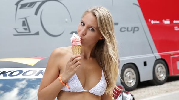 Oder lasziv am Eis schlecken.