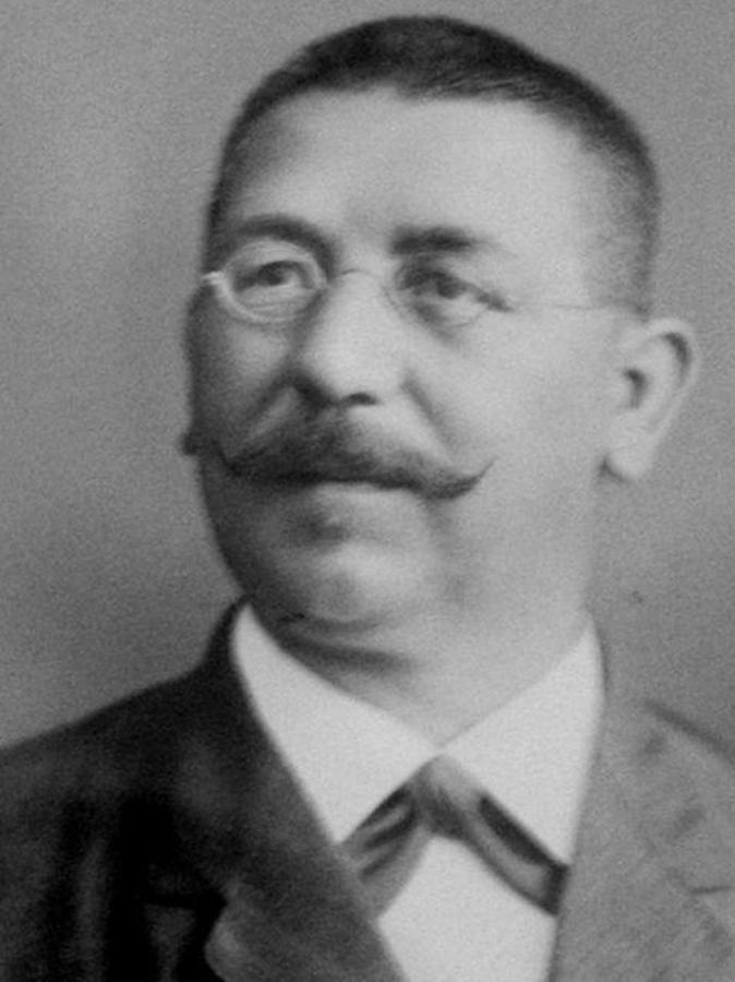 Das älteste Lehrerfoto: Hauptlehrer Friedrich Schneider unterrichtete von 1895 bis 1926 in Unterreichenbach.