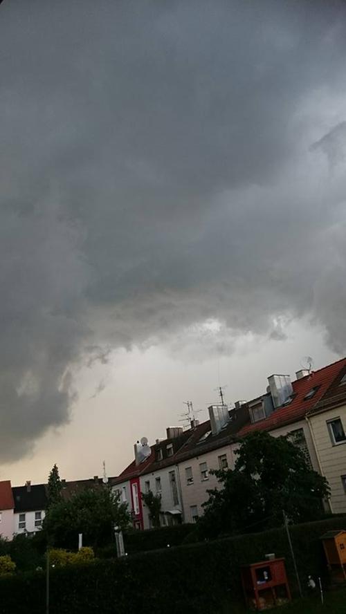 Auch über Altenfurt türmten sich die dunklen Wolken - festgehalten von Ina Dudek.